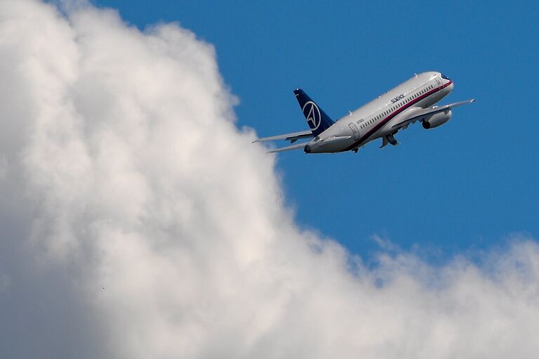 Ближнемагистральный пассажирский самолет Sukhoi Superjet 100 на открытии МАКС-2017