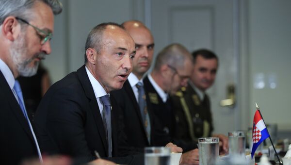 Министр обороны Хорватии Дамир Крcтичевич в составе Хорватской делегации. Архивное фото