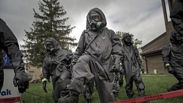 Военнослужащие химико-биологического подразделения армии США во время учений 