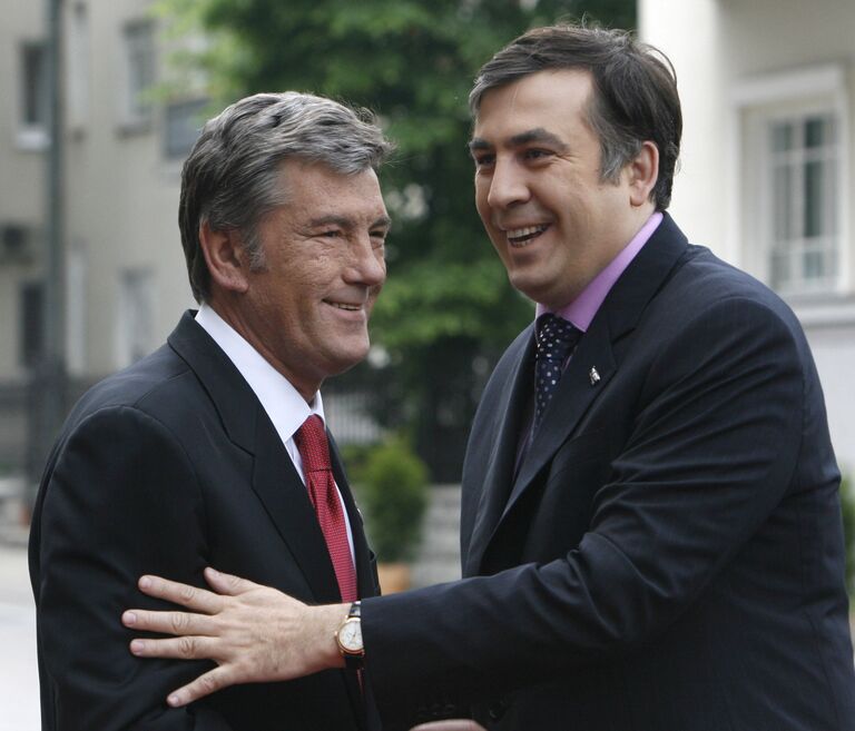 Президент Украины Виктор Ющенко и президент Грузии Михаил Саакашвили в Киеве. 23 мая 2008 года Президент Украины Виктор Ющенко и президент Грузии Михаил Саакашвили в Киеве. 23 мая 2008 года