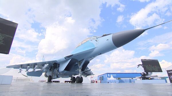 Воздушные маневры многоцелевого МиГ-35: новейший истребитель России в действии Воздушные маневры многоцелевого МиГ-35: новейший истребитель России в действии