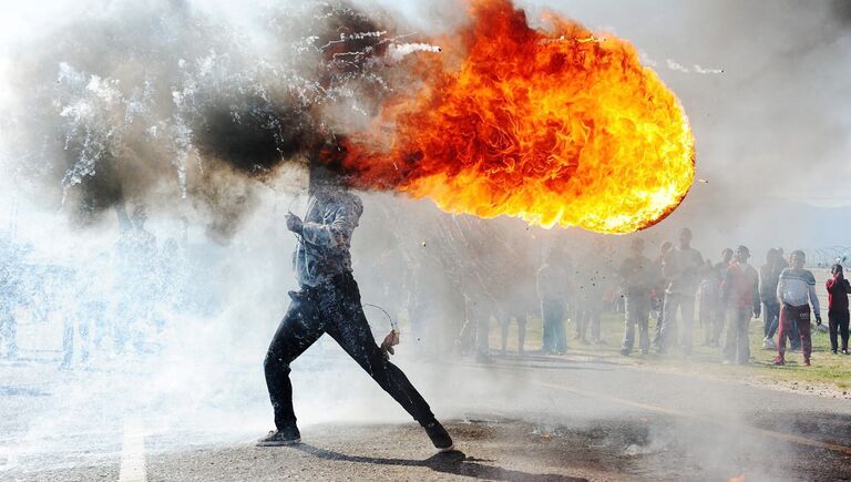 Протесты в городе Грабу. Работа фотографа Фандулвази Джайкло из ЮАР