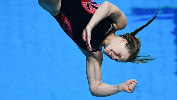 Грейс Рид и Кэтрин Торранс (Великобритания) в финальных соревнованиях по синхронным прыжкам в воду с трамплина 3 м среди женщин на чемпионате мира FINA 2017