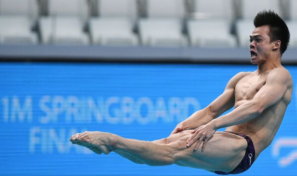 Цзяньфэн Пэн (КНР) в финальных соревнованиях по прыжкам в воду с трамплина 1 м среди мужчин на чемпионате мира FINA 2017