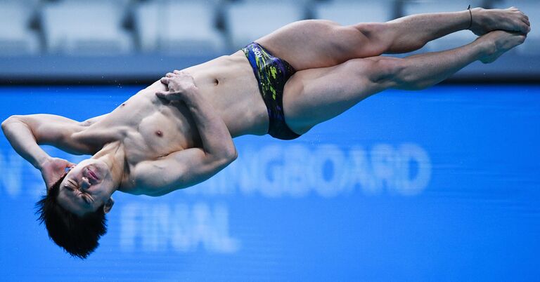 Кённам Ким (Республика Корея) в финальных соревнованиях по прыжкам в воду с трамплина 1 м среди мужчин на чемпионате мира FINA 2017
