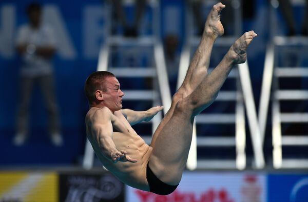 Евгений Кузнецов (Россия) в финале командных соревнований по прыжкам в воду на чемпионате мира FINA 2017