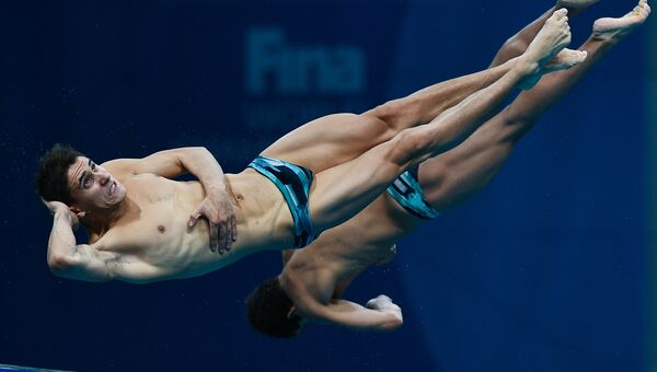 Хосе Диего Баллеса Исайас и Кевин Берлин Рейес (Мексика) в финальных соревнованиях по синхронным прыжкам в воду с вышки 10 м среди мужчин на чемпионате мира FINA 2017