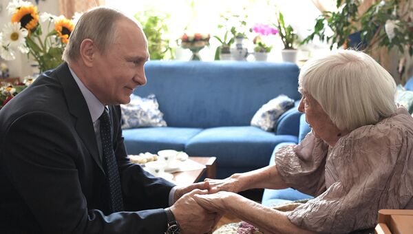 Президент РФ Владимир Путин поздравляет с 90-летием правозащитника, общественного деятеля, председателя Московской Хельсинкской группы Людмилу Алексееву