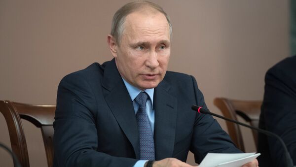 Владимир Путин в ходе рабочей поездки в Йошкар-Олу во время заседания Совета по межнациональным отношениям. 20 июля 2017