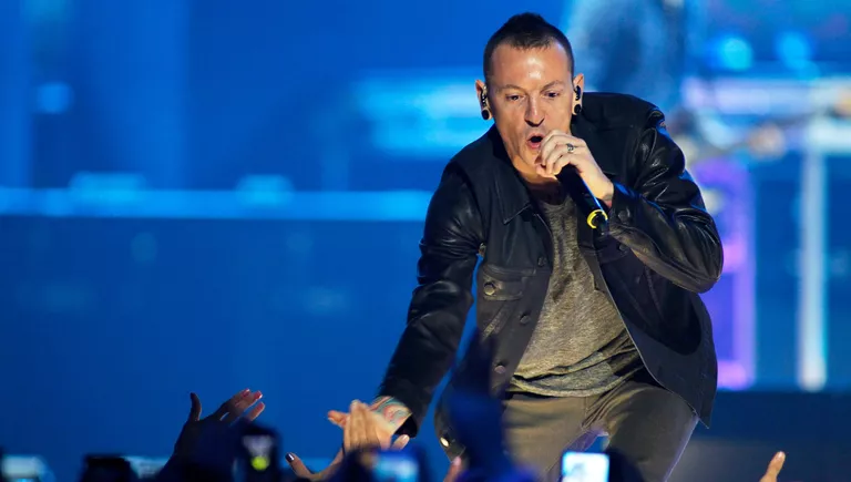 Участник американской группы Linkin Park Честер Беннингтон Участник американской группы Linkin Park Честер Беннингтон