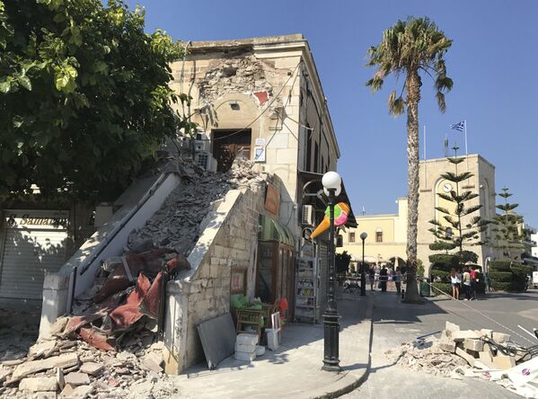 Разрушенная землетрясением мечеть на острове Кос, Греция. 21 июля 2017