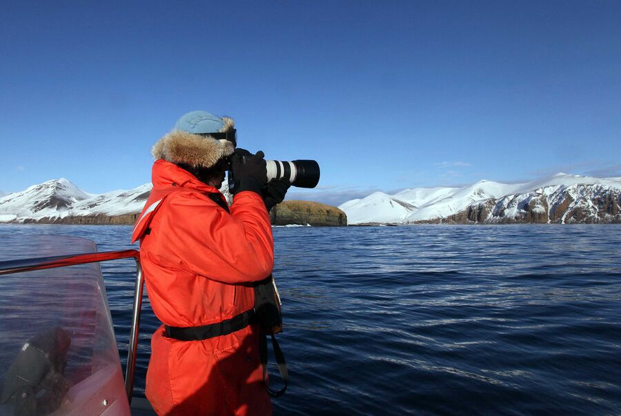 Евгений Мамаев делает снимки горбатых китов для последующей фотоидентификации