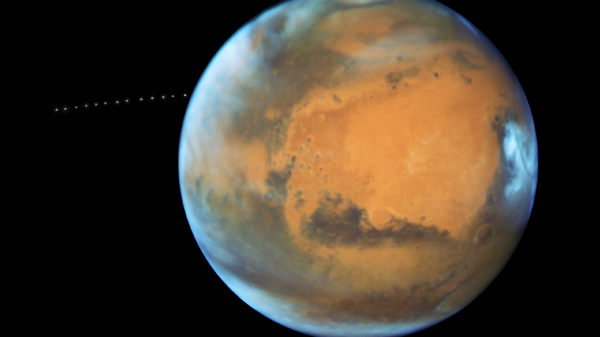 Фотографии Фобоса, движущегося вокруг Марса