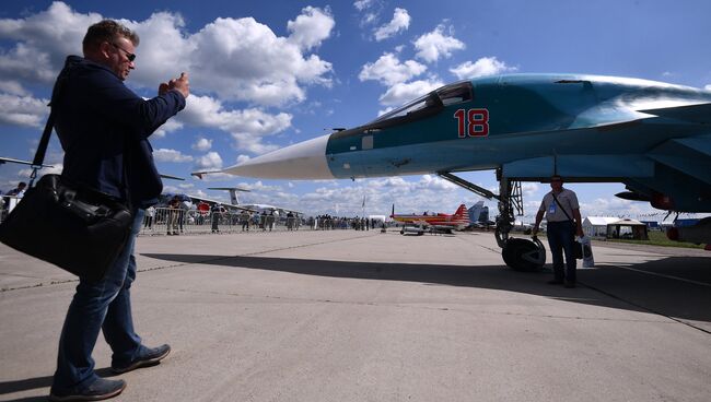 Экспортный ударный вариант фронтового бомбардировщика Су-34 на Международном авиационно-космическом салоне МАКС-2017