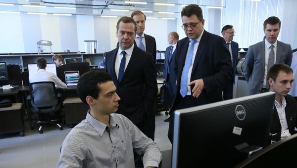 Дмитрий Медведев во время посещения института НАМИ. 21 июля 2017