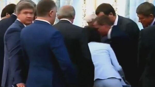 Глава Погранслужбы Украины упал в обморок во время выступления Лукашенко. Стоп-кадр видео