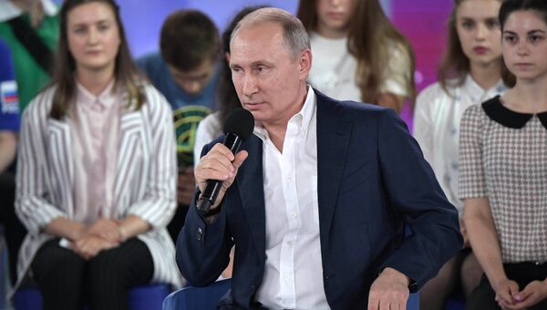 Владимир Путин во время Недетского разговора в образовательном центре для одаренных детей Сириус в Сочи. 21 июля 2017
