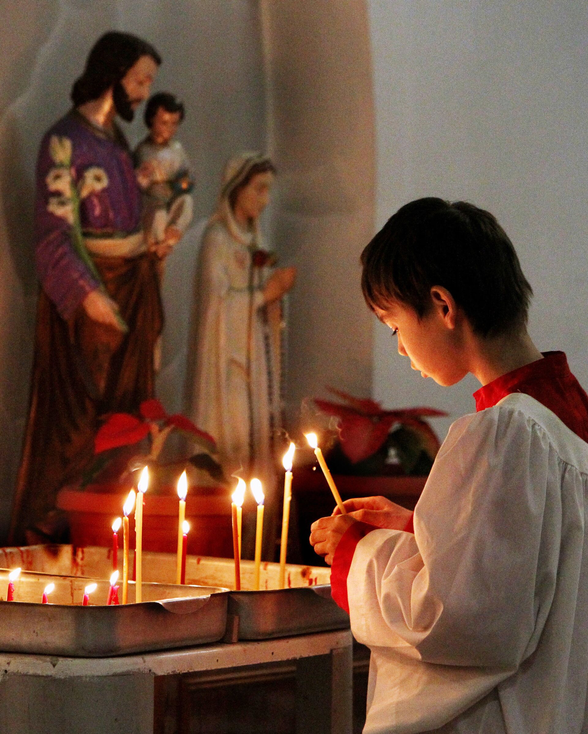 Мальчик-католик на праздничной службе в храме - РИА Новости, 1920, 02.07.2021
