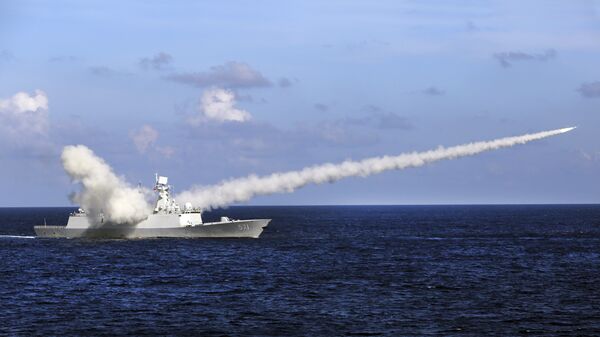 Фрегат Юньчэнь ВМС Китая во время военных учений