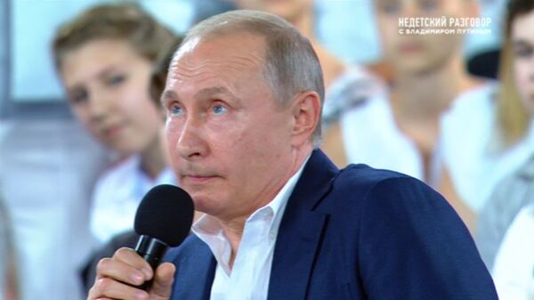 Путин спросил у ученика Сириуса, выиграет ли сборная РФ на ЧМ по футболу Путин спросил у ученика Сириуса, выиграет ли сборная РФ на ЧМ по футболу