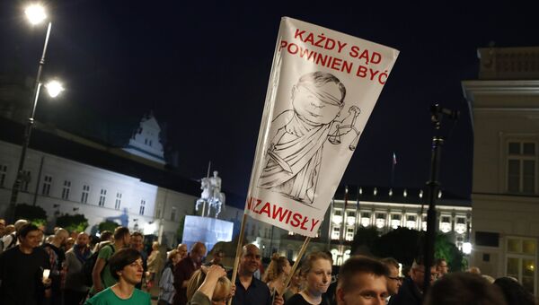 Массовые акции протеста против судебной реформы в Польше