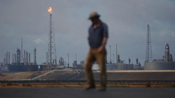 Нефтеперерабатывающий комплекс Амуай в Пунто Фиджо, принадлежащий венесуэльской государственной нефтяной компании PDVSA. Архивное фото