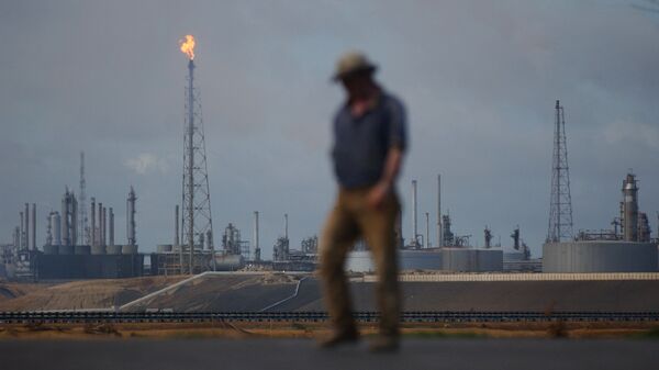 Нефтеперерабатывающий комплекс Амуай в Пунто Фиджо, принадлежащий венесуэльской государственной нефтяной компании PDVSA 