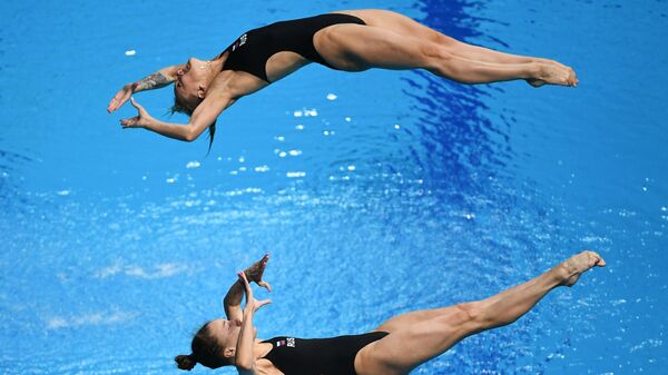 Соревнованиях по синхронным прыжкам в воду с трамплина. Архивное фото
