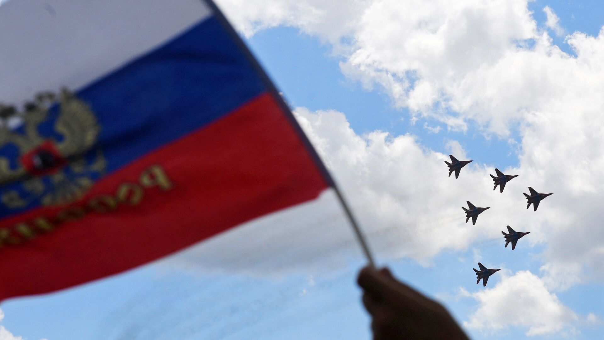Многоцелевые истребители МиГ-29 пилотажной группы Стрижи выполняют демонстрационный полет на МАКС-2017 в Жуковском. 23 июля 2017 - РИА Новости, 1920, 02.03.2022