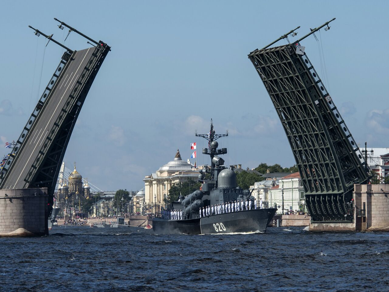 Как строили мосты через неву