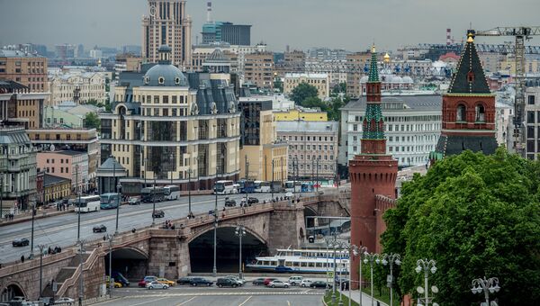 Вид на Константино-Еленинскую башню и Москворецкую башню в Москве