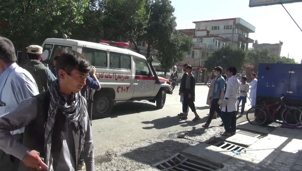 Смертник на автомобиле подорвался в Кабуле. Кадры с места ЧП