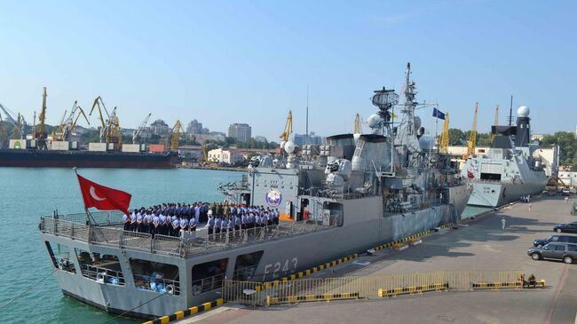 Фрегат ВМС Турции YILDIRІM в порту Одессы. 24 июля 2017