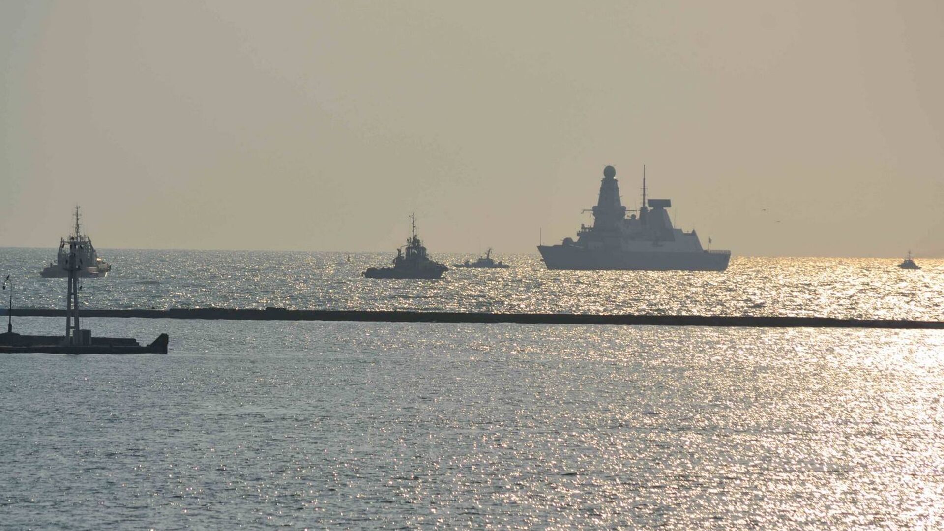 Эсминец Королевских ВМС Великобритании DUNCAN в порту Одессы. 24 июля 2017 - РИА Новости, 1920, 04.08.2021