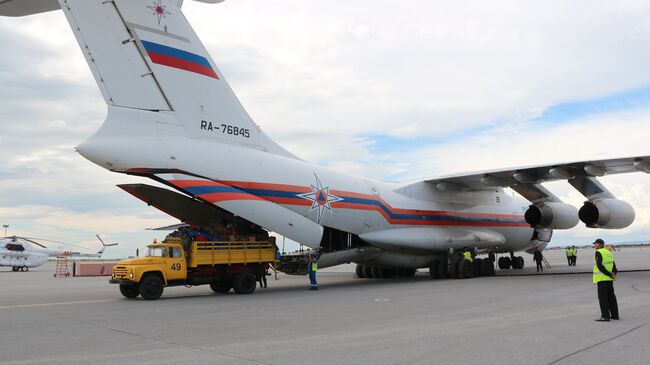 Борт Ил-76 авиационно-спасательного центра МЧС России. Архивное фото