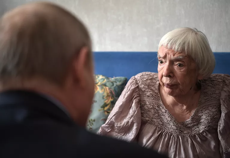 Президент РФ Владимир Путин поздравляет с 90-летием правозащитника, общественного деятеля, председателя Московской Хельсинкской группы Людмилу Алексееву Президент РФ Владимир Путин поздравляет с 90-летием правозащитника, общественного деятеля, председателя Московской Хельсинкской группы Людмилу Алексееву