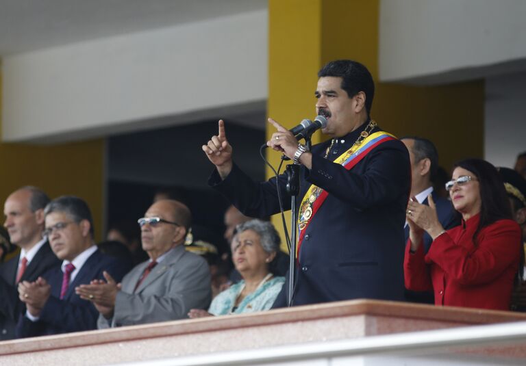 Президент Боливарианской Республики Венесуэла Николас Мадуро выступает с речью перед началом военного парада, посвященного Дню независимости страны в Каракасе. 5 июля 2017 Президент Боливарианской Республики Венесуэла Николас Мадуро выступает с речью перед началом военного парада, посвященного Дню независимости страны в Каракасе. 5 июля 2017