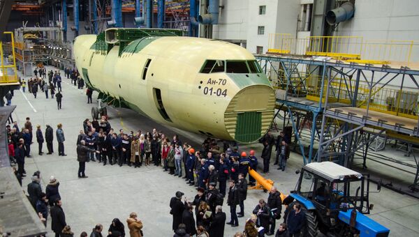 Презентация первого экземпляра военно-транспортного самолета Ан-70 производства украинского завода Антонов. 2012 год