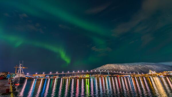 Работа фотографа Derek Burdeny Beautiful Tromso, вошедшая в шорт-лист Insight Astronomy Photographer of the Year 2017
