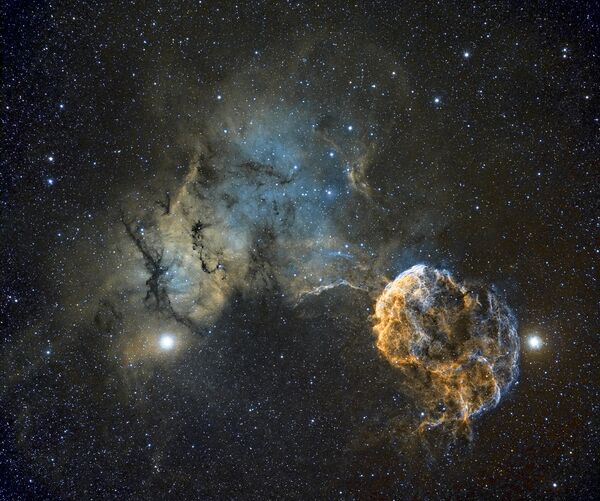 Работа фотографа Chris Heapy Sh2-249 Jellyfish Nebula, вошедшая в шорт-лист Insight Astronomy Photographer of the Year 2017