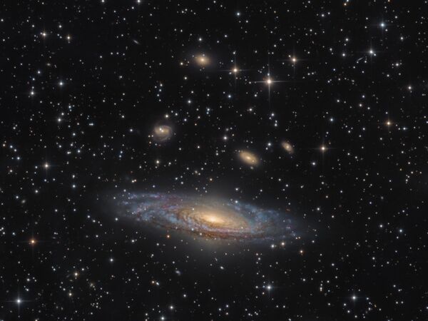 Работа фотографа Bernard Miller NGC 7331 - The Deer Lick Group, вошедшая в шорт-лист Insight Astronomy Photographer of the Year 2017