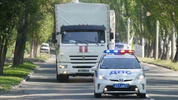Автомобили 67-го гуманитарного конвоя МЧС Российской Федерации в Донецке. 27 июля 2017