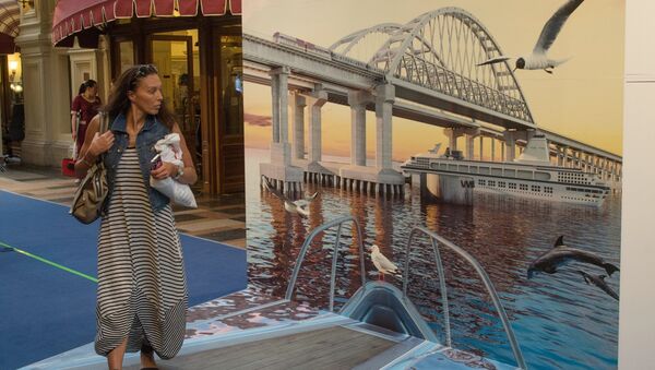 Выставка, посвященная строящемуся мосту через Керченский пролив, открылась в ГУМе. 27 июля 2017