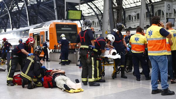 Пострадавшие в результате ЧП с поездом на железнодорожной станции Французский Вокзал в Барселоне