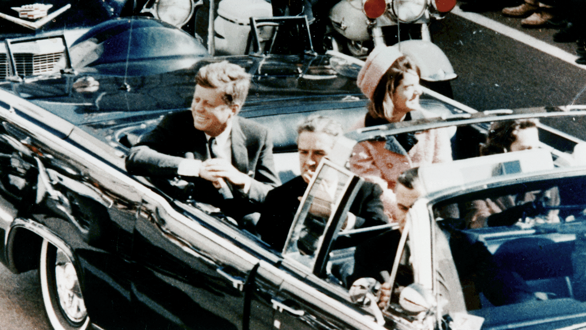Джон Кеннеди с супругой в аэропорту Далласа, незадолго до убийства - РИА Новости, 1920, 18.12.2021