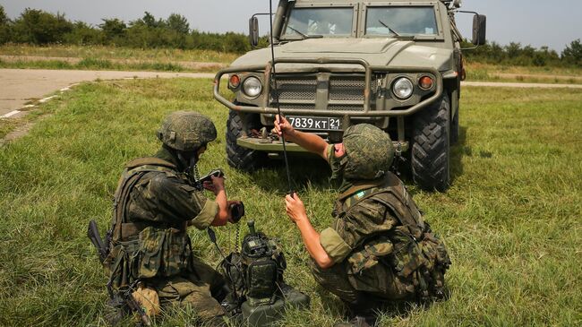 Военнослужащие во время тактических учений с подразделениями соединения специального назначения Южного военного округа (ЮВО). Архивное фото