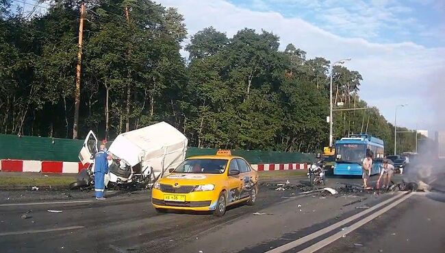 ДТП на Волоколамском шоссе в Москве. Стоп-кадр с видеорегистратора очевидца аварии