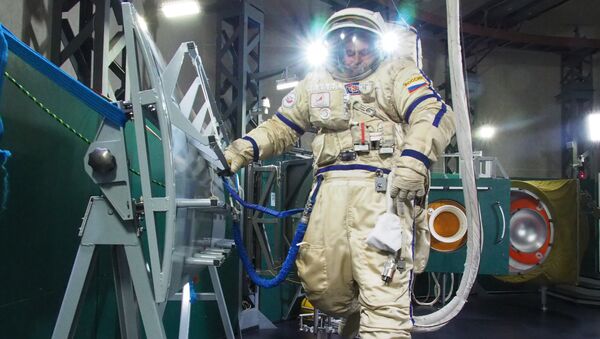 Сергей Рязанский на тренировке выхода в открытый космос