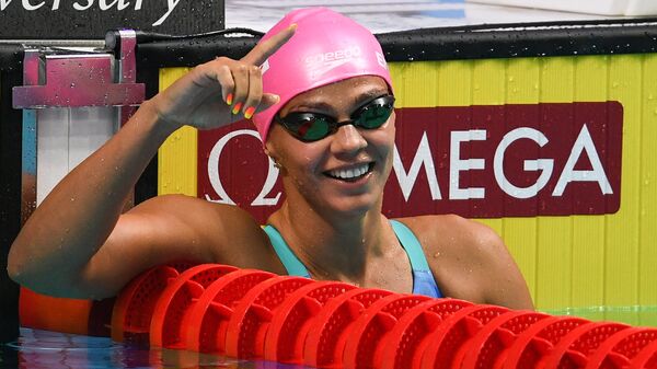 Юлия Ефимова в соревнованиях по плаванию на дистанции 200 м брассом