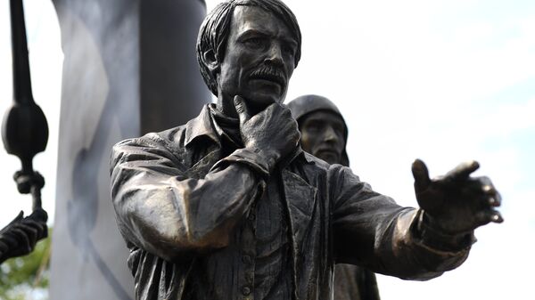 Открытие памятника Андрею Тарковскому в Суздале. Архивное фото